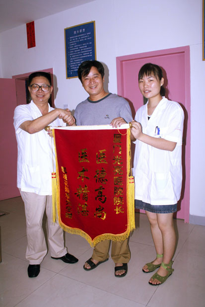厦门凯城花园李先生送巾旗(小).jpg