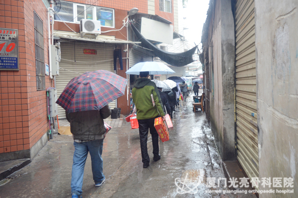 “雨中情，暖塘边“，联建片区成员走村串户慰问孤寡老人及贫困人员21.jpg