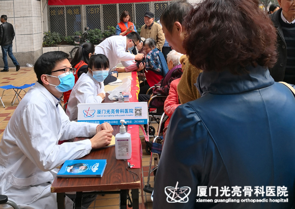 2018年1月16日王志海副主任在思明区滨中城市花园义诊.jpg