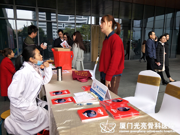 2018年3月8日在湖里区航运中心义诊.jpg